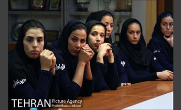 بدرقه دکتر داورزنى از تیم ملى والیبال بانوان  17