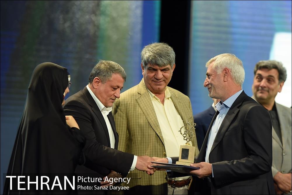 آیین اختتامیه دهمین جشنواره بین المللی برترین های پژوهش و نوآوری در مدیریت شهری 32