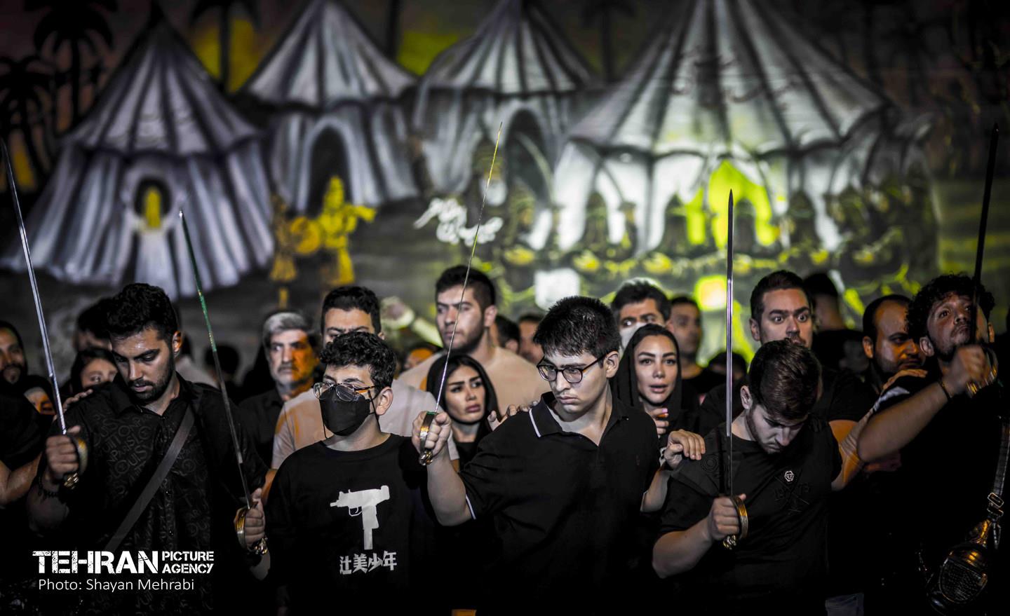 عزاداری شب عاشورا در میدان منیریه  17