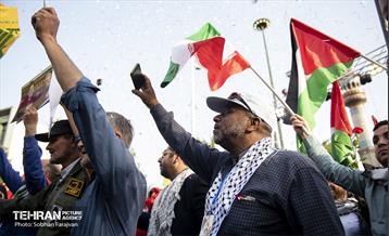 استقبال از خانواده شهدای غزه در میدان فلسطین تهران 24