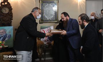حضور شهردار تهران در منزل شهید فخری زاده در سالگرد شهادت  22