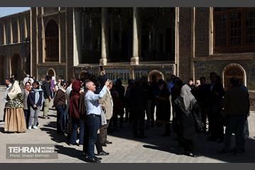 نمایشگاه «رخ دوست»تور تهرانگردی وابستگان نظامی سفارتخانه‌های خارجی مقیم تهران 9