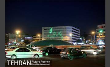 نورپردازی لیزری ویژه ولادت امام رضا(ع) در میدان انقلاب اسلامی 12