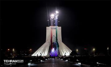 نورافشانی میدان آزادی در حمایت از تیم ملی 18