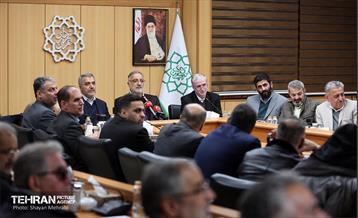 نشست هم‌اندیشی هیئت رئیسه اتاق اصناف تهران، روسای اتحادیه‌های صنفی تهران و هیئت امناء بازار تهران با شهردار تهران 52