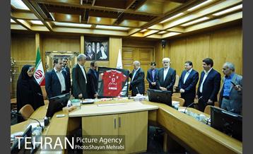 دیدار اعضای فدراسیون فوتبال با شهردار تهران 44