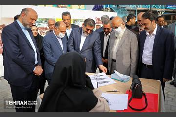 رونمایی از بزرگترین مجسمه برنزی پایتخت 44