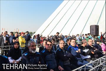 همایش زنگ تحرک و جشنواره بادبادک ها در میدان آزادی 11