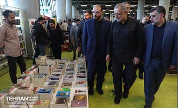 بازدید شهردار تهران از رویداد "اردی‌بهشت کتاب" 26