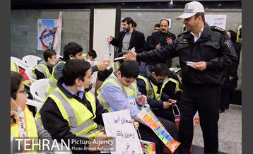 اجرای برنامه تاتر ترافیکی برای کودکان و دانش آموزان در مترو  راه آهن 25