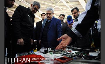 بازدید معاون علمی و فناوری رییس جمهور از نمایشگاه مترو  9