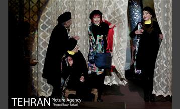 نمایش باغ آلبالو 15