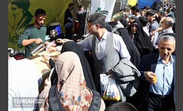 در حاشیه نماز جمعه تهران به امامت رهبر انقلاب 37