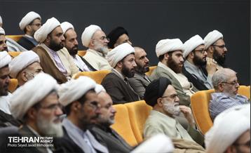 نشست فصلی ائمه جماعت و مدیران حوزه های علمیه منطقه 12 با مدیران شهری 15