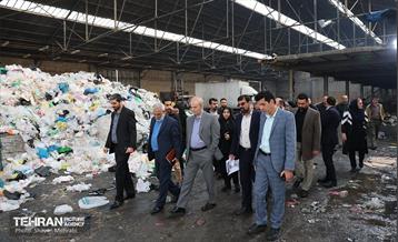 تخلیه و پلمب مرکز غیرمجاز پسماند در منطقه 17 32