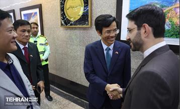 افتتاح نمایشگاه عکس ویتنام در ایستگاه مترو تجریش 2