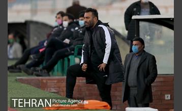 دیدار تیم‌های فوتبال استقلال و آلومینیوم اراک  9