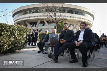 کاشت نهال به یاد شهدا در برج میلاد 22