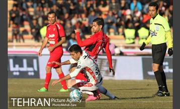 دیدار پدیده و پرسپولیس در لیگ برتر فوتبال 12