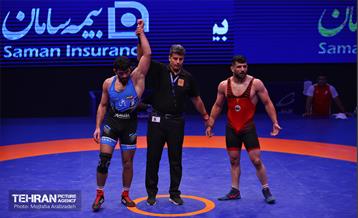 مراسم اهدای کاپ قهرمانی تیم‌های برتر کشتی آزاد توسط شهردار تهران و وزیر ورزش 15