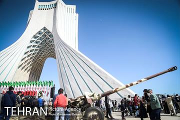جشن تحویل سال ۱۴۰۰ در میدان آزادی  13