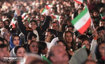 رویداد «شب ایران» در میدان انقلاب اسلامی 16