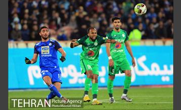 دیدار تیم‌های فوتبال ذوب آهن - استقلال تهران 18