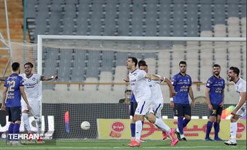 دیدار تیم‌های فوتبال استقلال و گل‌گهر 18