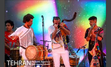 اجرای گروه موسیقی لیان در برج میلاد 12