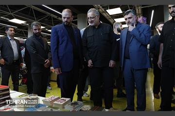 بازدید شهردار تهران از رویداد "اردی‌بهشت کتاب" 36