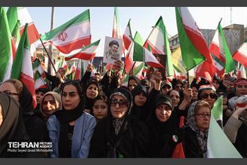 اجتماع «دختران جان‌فدای ایران» - 3 6
