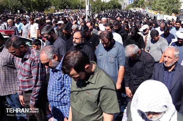 در حاشیه نماز جمعه تهران به امامت رهبر انقلاب 38