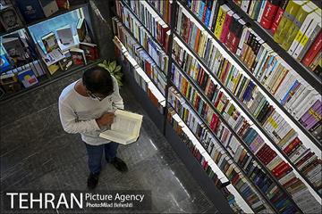 کتاب فروشی های خیابان کریم خان زند 14