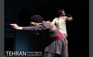 نمایش ماجرای عجیب سگی در شب 2