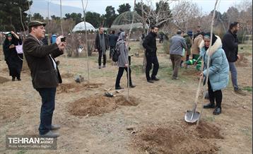کاشت نهال یادمان تشکل ها در بوستان سمن ها 10