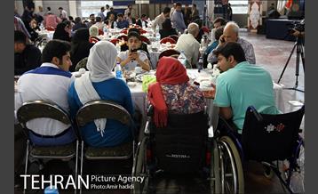 ضیافت افطار جمعی از معلول جسمی و حرکتی با شهردار تهران 22