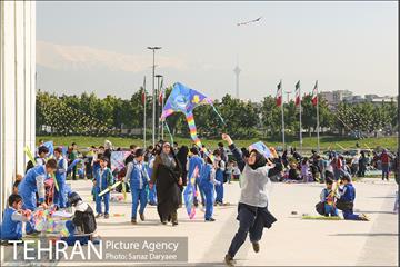 همایش زنگ تحرک و جشنواره بادبادک ها در میدان آزادی 34