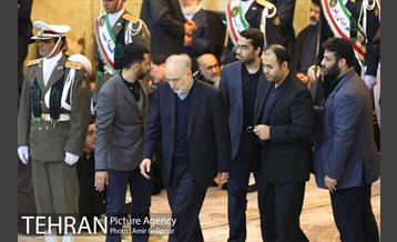 تشییع و خاکسپاری پیکر آیت الله هاشمی رفسنجانی در حرم امام (ره)‎ 2