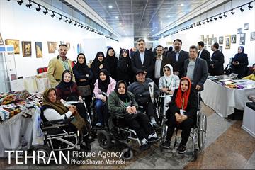 بازدید شهردار تهران از نمایشگاه دستاوردهاى هنرى زنان هنرمند داراى معلولیت 16