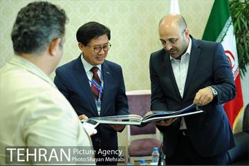 دیدار میهمانان خارجی حاضر در اجلاس جهانی شوراها و شهرداران با رییس مرکز ارتباطات و امور بین الملل شهرداری تهران 30
