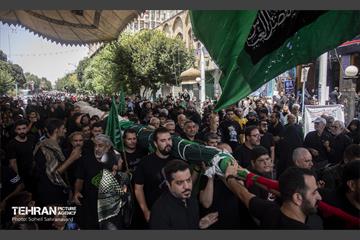 خیمه سوزان ظهر عاشورا در چهارراه گلوبندگ 46