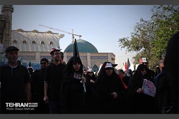 اقامه نماز بر پیکر آقای شهید ایران - 3 27