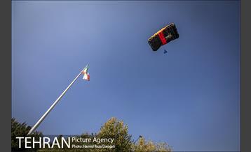 پرش با چتر از برج پرچم 17