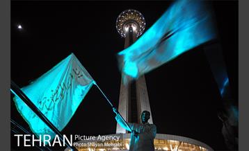 اهتزاز پرچم مسجد جمکران در برج میلاد 6