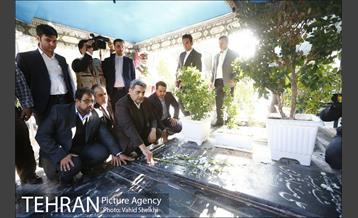 زیارت شهردار تهران از قبور شهدای دفاع مقدس 6