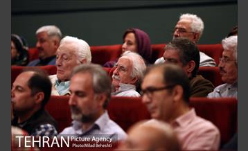 افتتاحیه مستند زمستان است 14