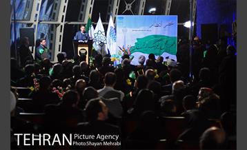 اهتزاز پرچم مسجد جمکران در برج میلاد 16