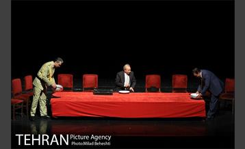 نمایش راپورت های شبانه دکتر مصدق‎ 2