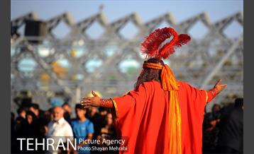 اجرای تعزیه در میدان امام حسین(ع)