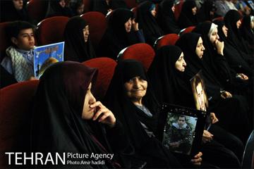 آیین تجلیل از خانواده های شهدای مدافع حرم 13